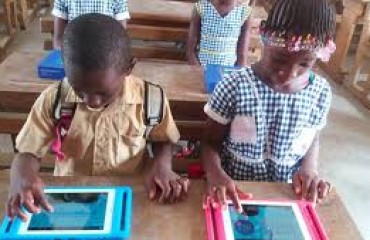Poursuite des cours par télévision, radio, et Internet pendant la pandémie du COVID-19: Atouts et contraintes au Togo